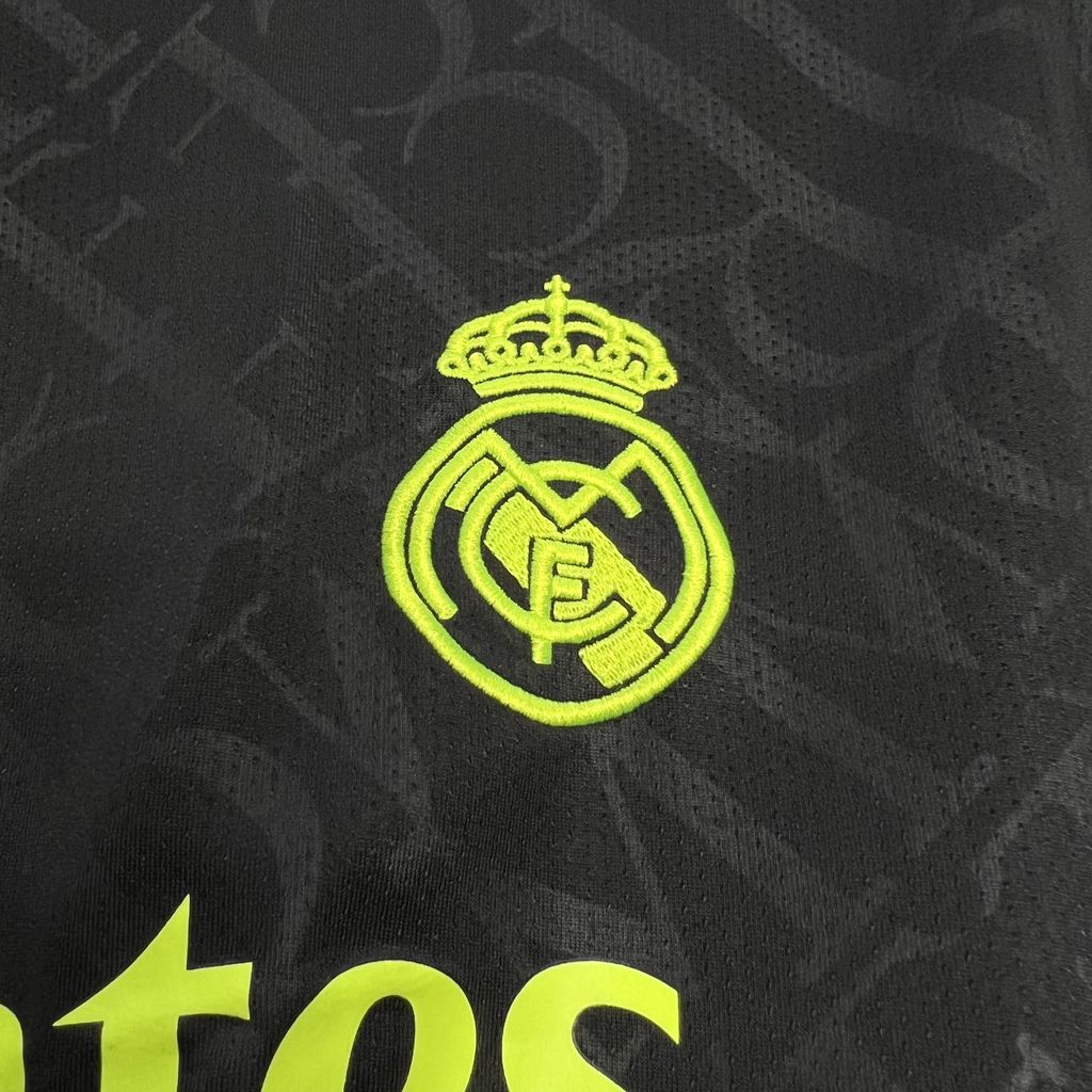 CAMISETA CONCEPTO REAL MADRID 24/25 VERSIÓN FAN