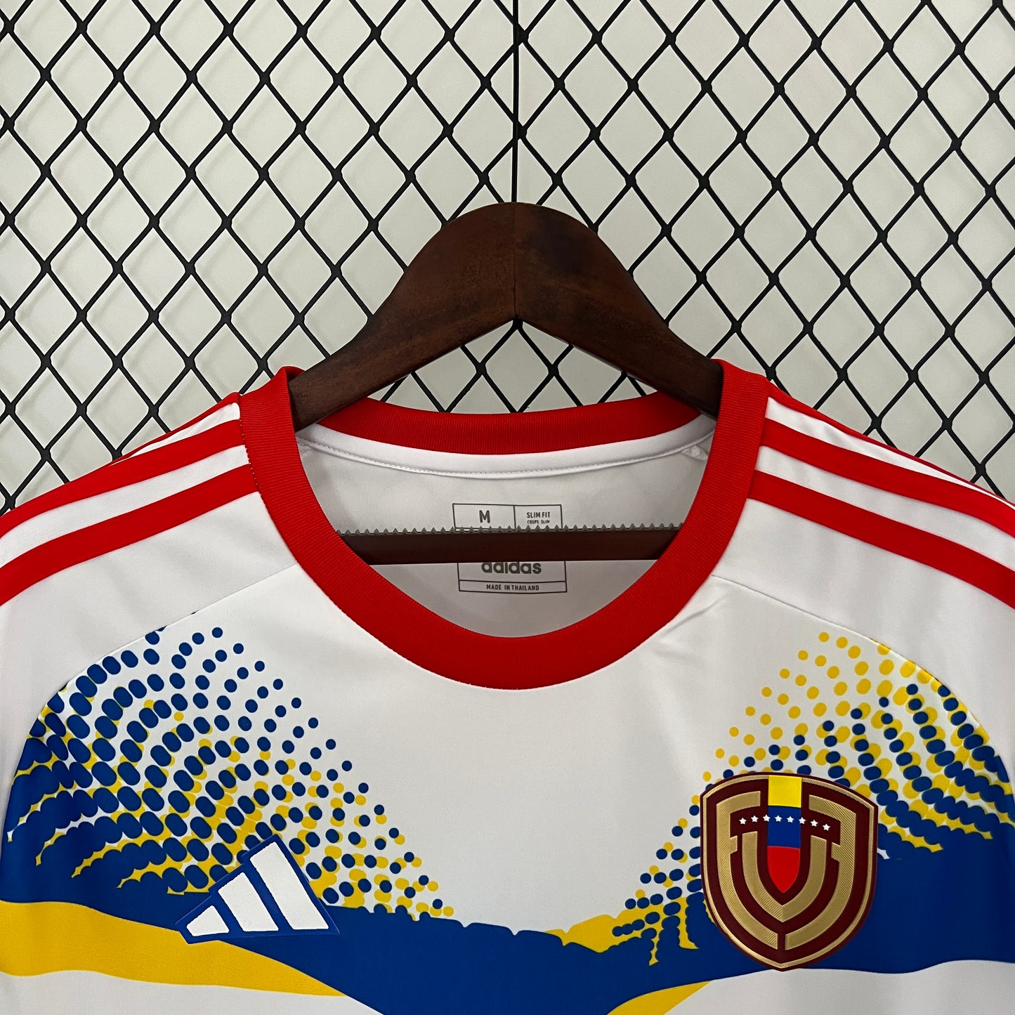 CAMISETA SEGUNDA EQUIPACIÓN VENEZUELA 2024 VERSIÓN FAN