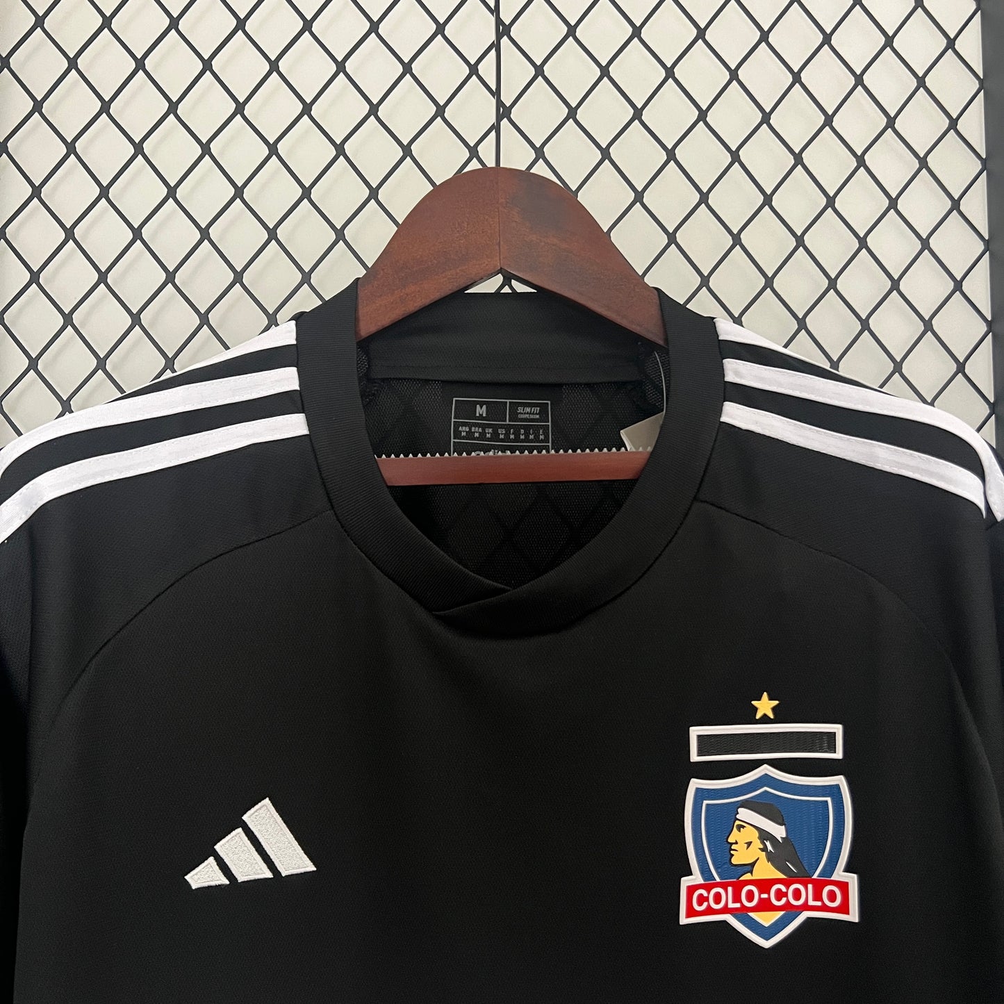 CAMISETA SEGUNDA EQUIPACIÓN COLO COLO 2024 VERSIÓN FAN