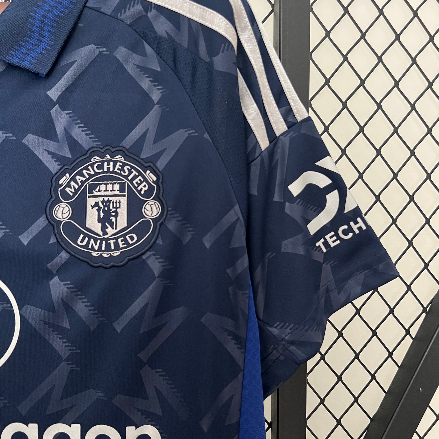 CAMISETA SEGUNDA EQUIPACIÓN MANCHESTER UNITED 24/25 VERSIÓN FAN