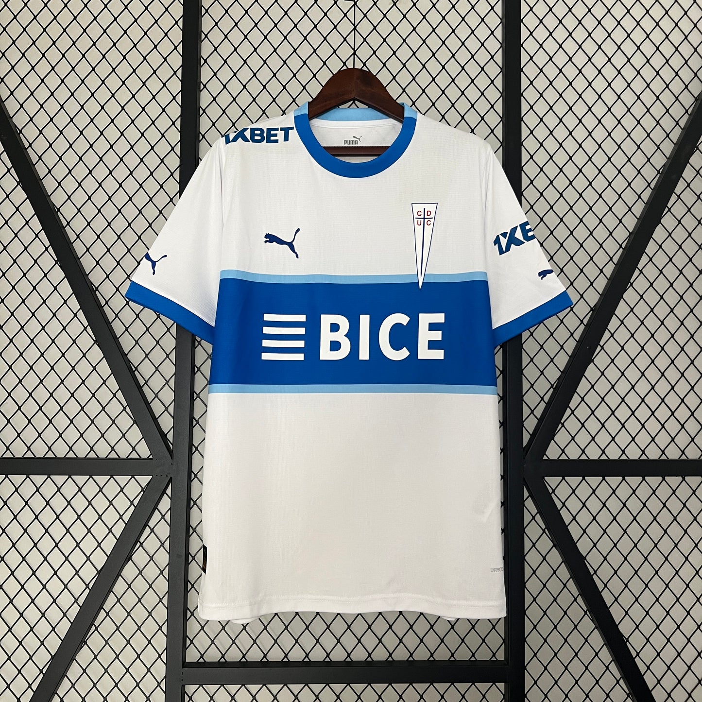 CAMISETA PRIMERA EQUIPACIÓN U. CATÓLICA 2024 VERSIÓN FAN