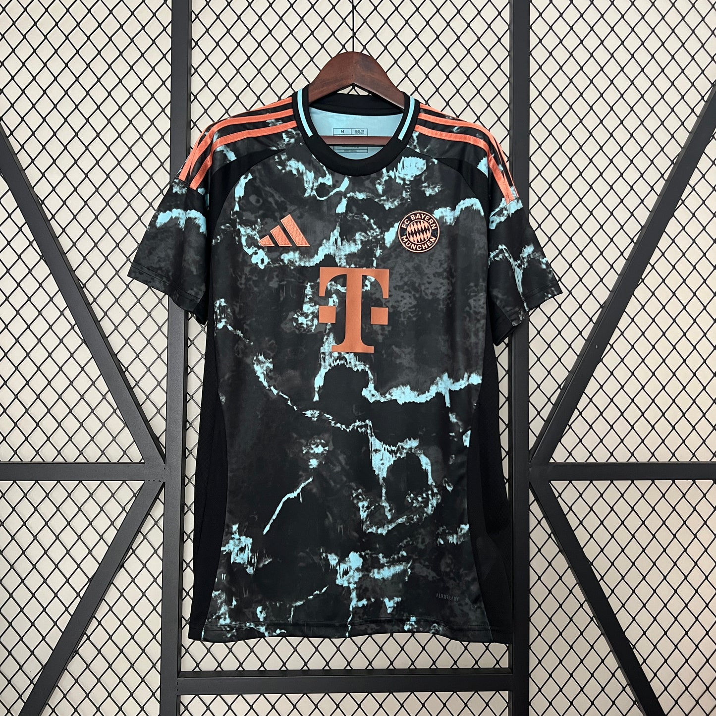 CAMISETA SEGUNDA EQUIPACIÓN BAYERN MUNICH 24/25 VERSIÓN FAN