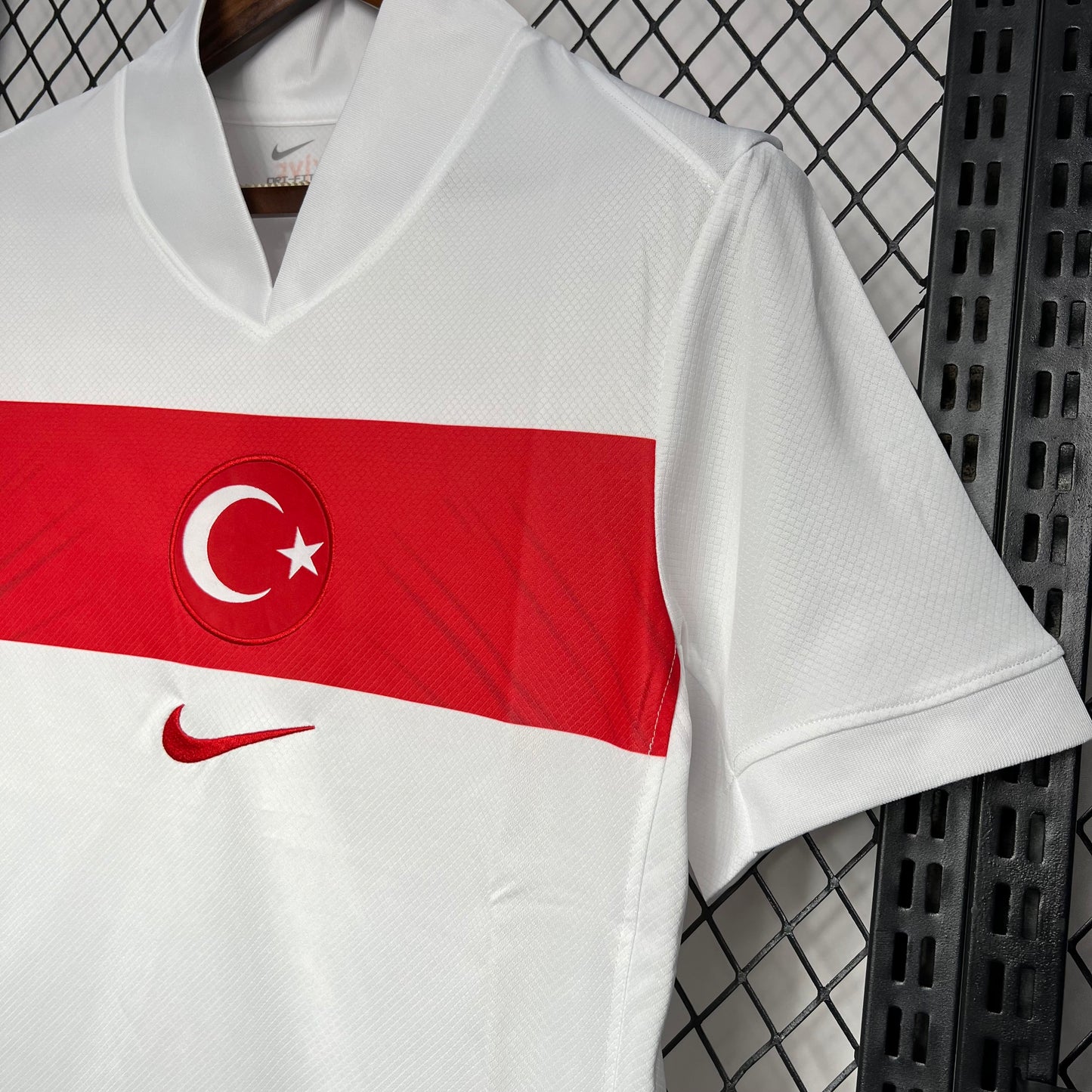 CAMISETA PRIMERA EQUIPACIÓN TURQUÍA 2024 VERSIÓN FAN