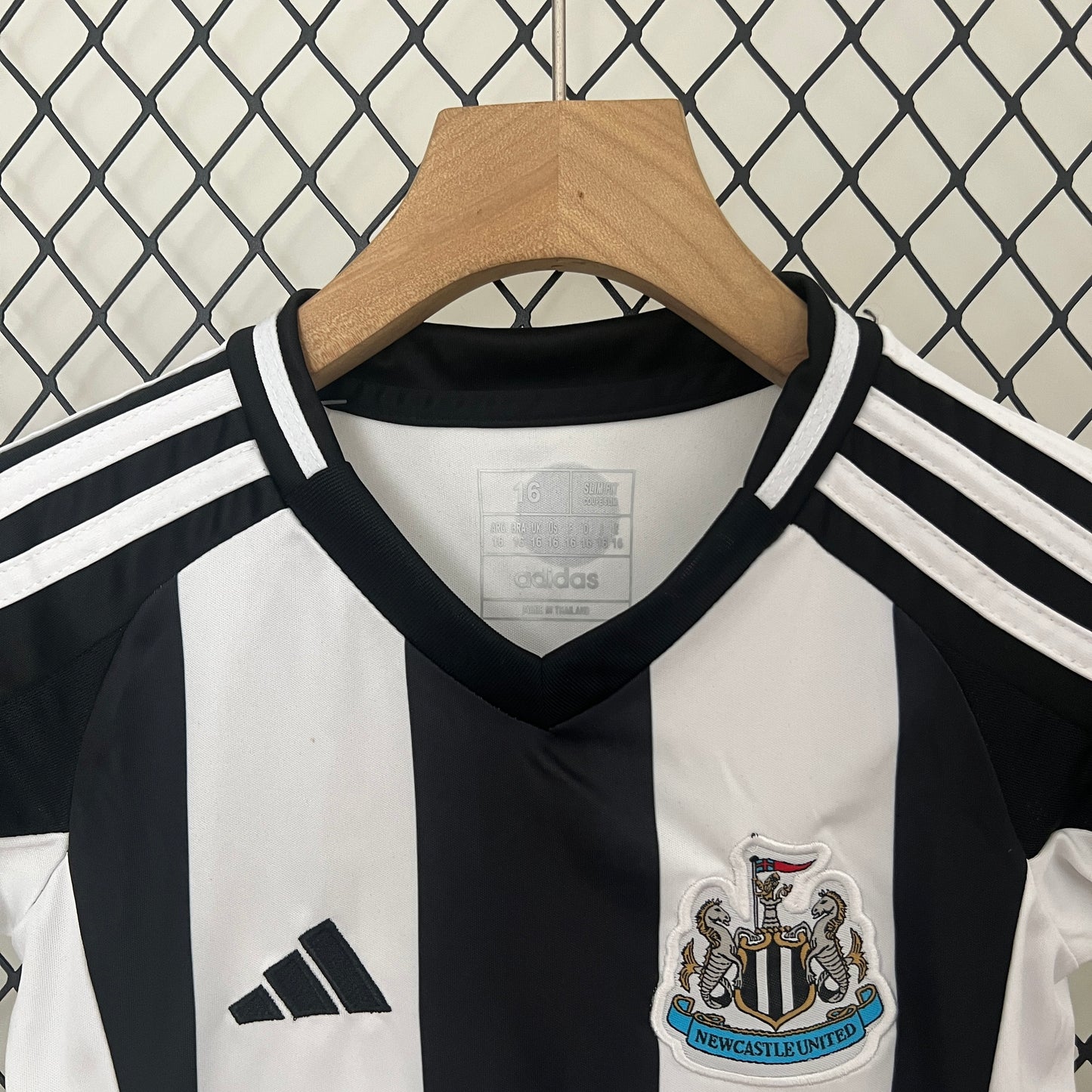 CAMISETA PRIMERA EQUIPACIÓN NEWCASTLE 24/25 VERSIÓN INFANTIL