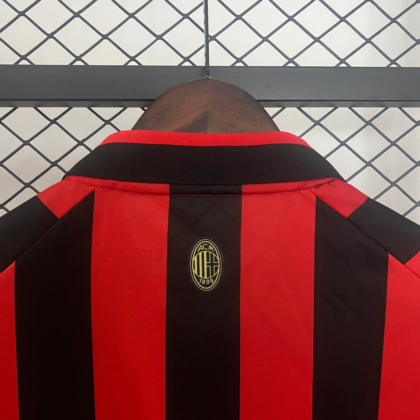 CAMISETA EDICIÓN ESPECIAL AC MILAN 24/25 VERSIÓN FAN