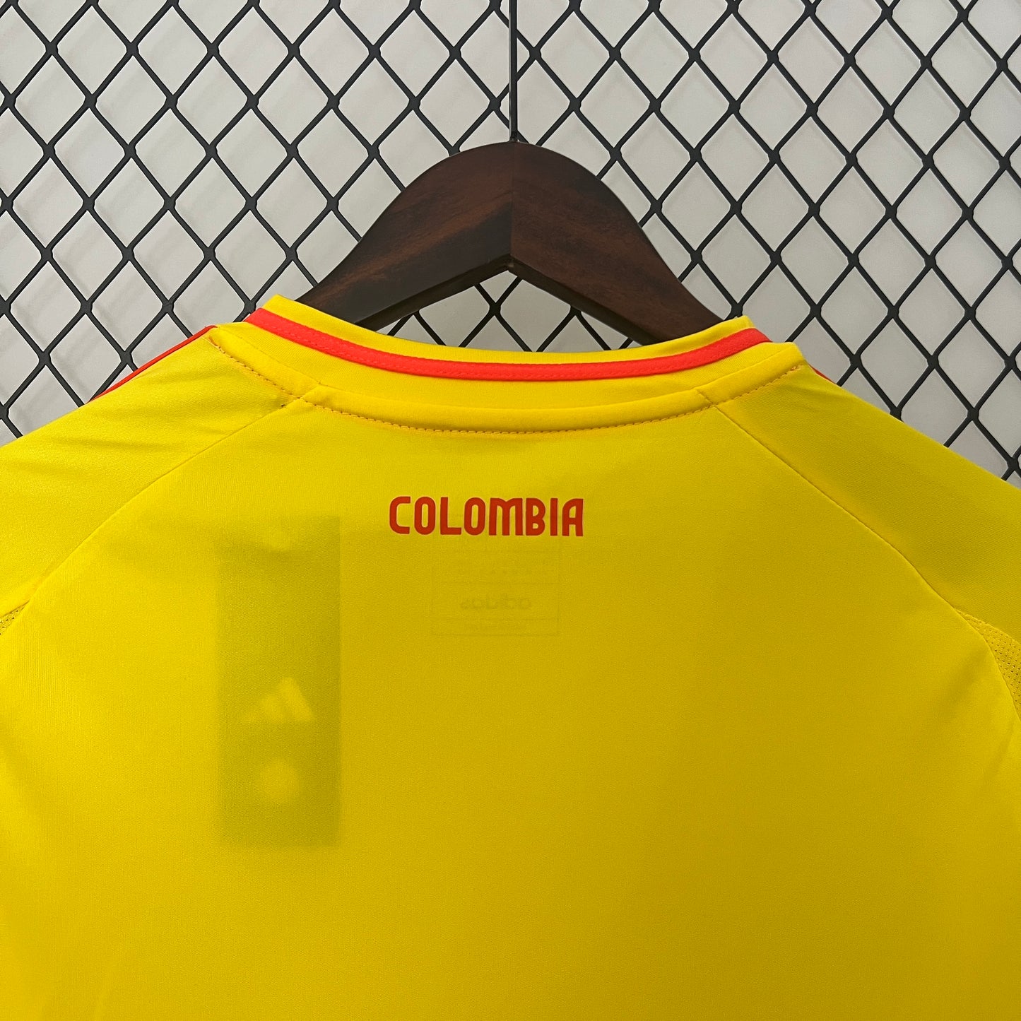 CAMISETA PRIMERA EQUIPACIÓN COLOMBIA 2024 VERSIÓN FAN