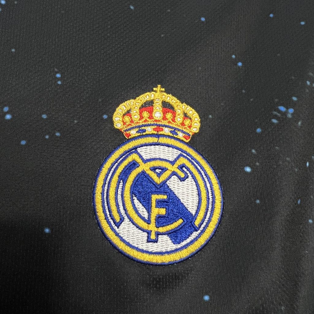 CAMISETA CONCEPTO REAL MADRID 24/25 VERSIÓN FAN