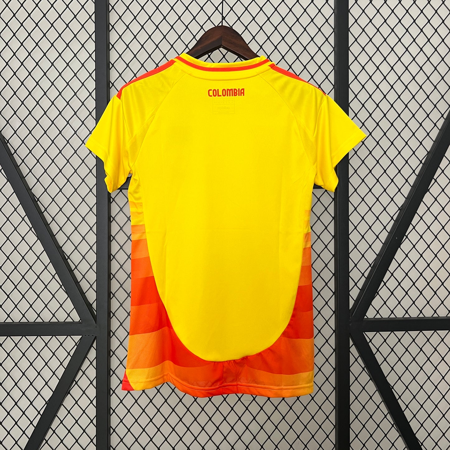 CAMISETA PRIMERA EQUIPACIÓN COLOMBIA 2024 VERSIÓN FEMENINA