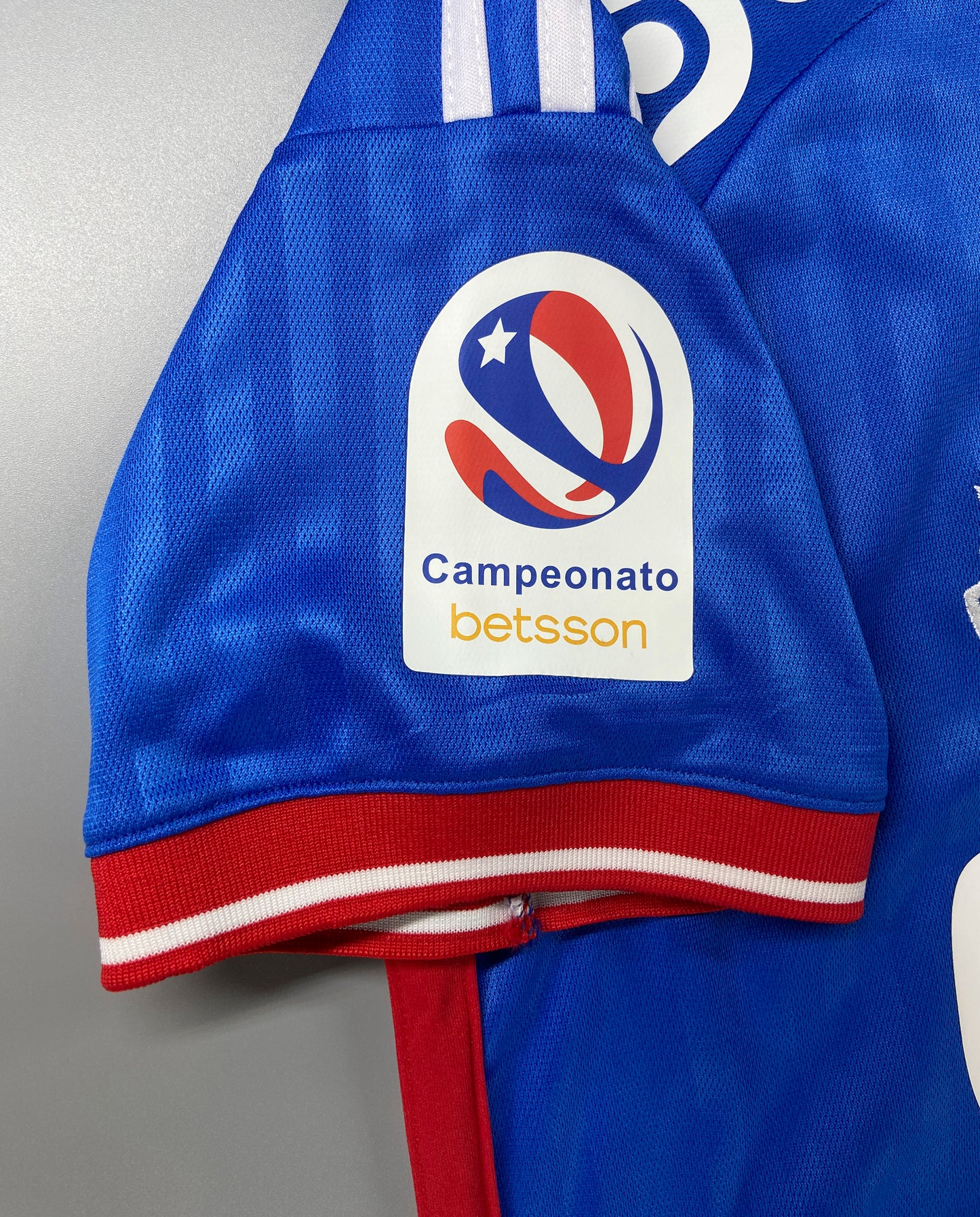 CAMISETA PRIMERA EQUIPACIÓN U. DE CHILE 2023 VERSIÓN FAN