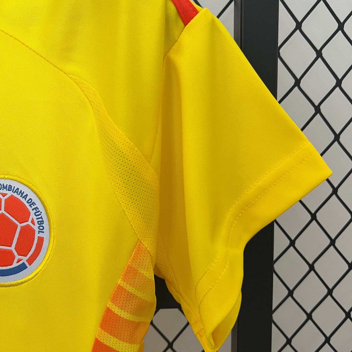 CAMISETA PRIMERA EQUIPACIÓN COLOMBIA 2024 VERSIÓN FEMENINA