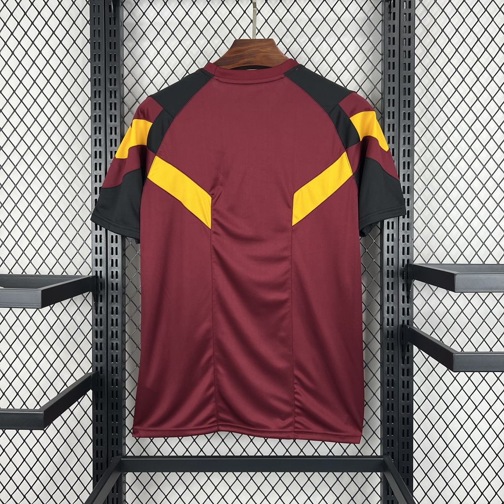 POLERA DE SALIDA AS ROMA 24/25 VERSIÓN FAN