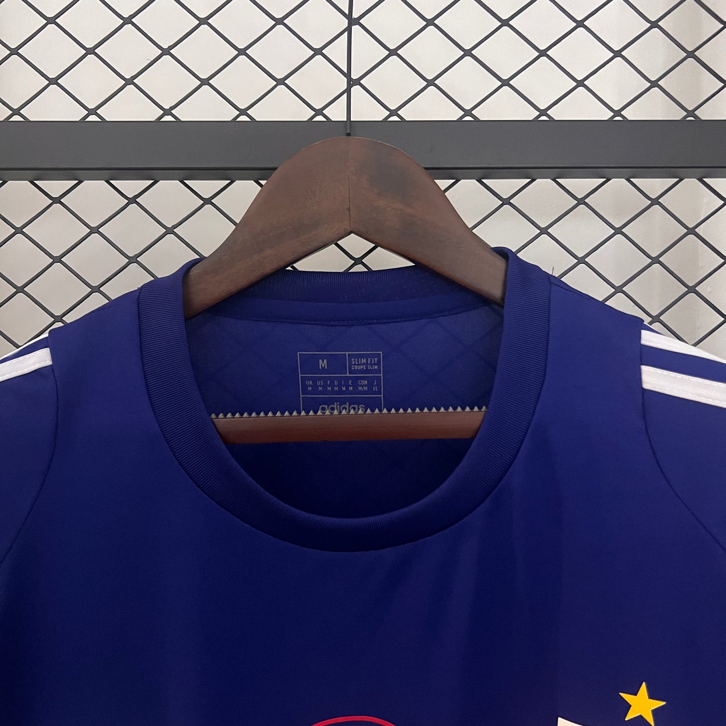 CAMISETA CONCEPTO U. DE CHILE 2025 VERSIÓN FAN