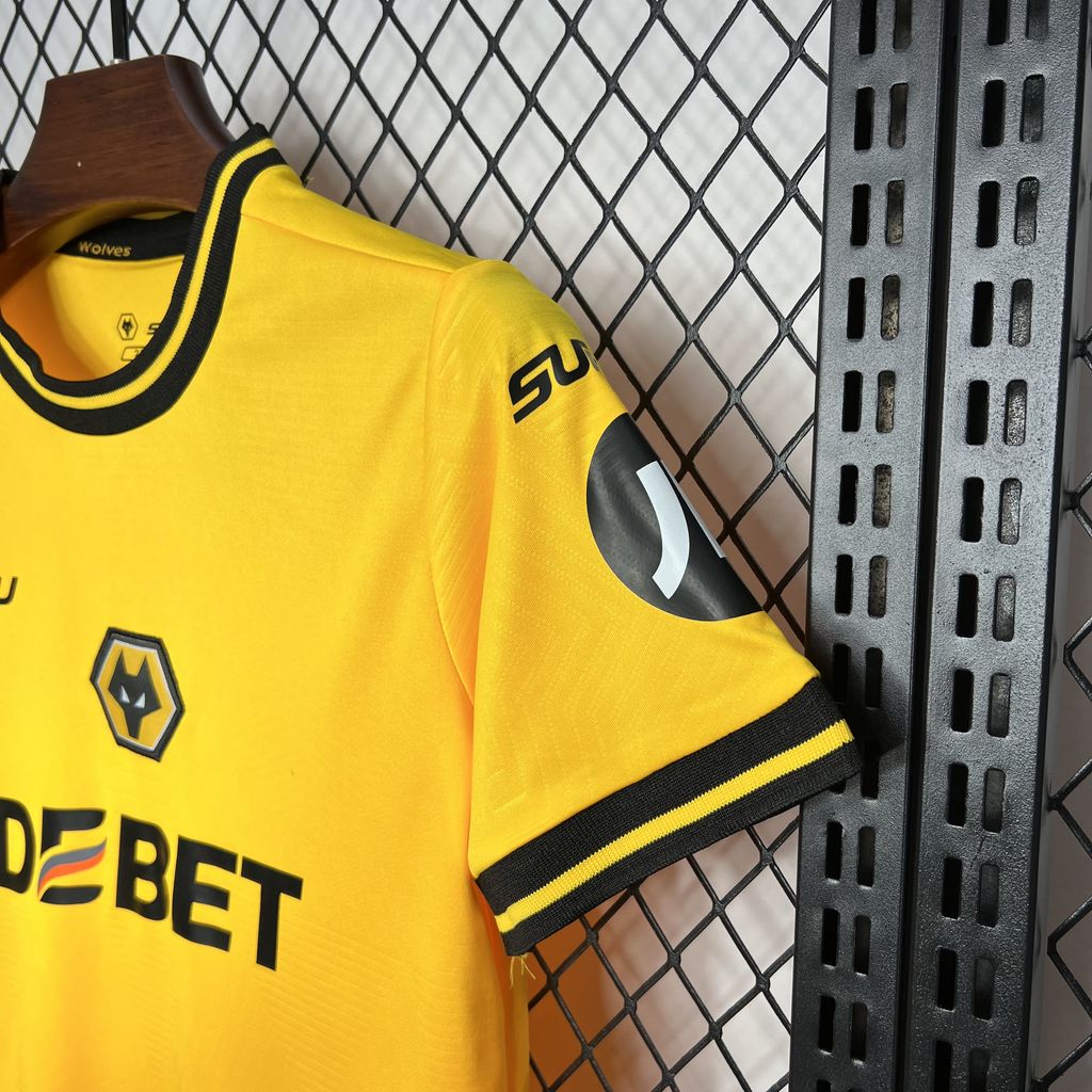 CAMISETA PRIMERA EQUIPACIÓN WOLVERHAMPTON 24/25 VERSIÓN INFANTIL