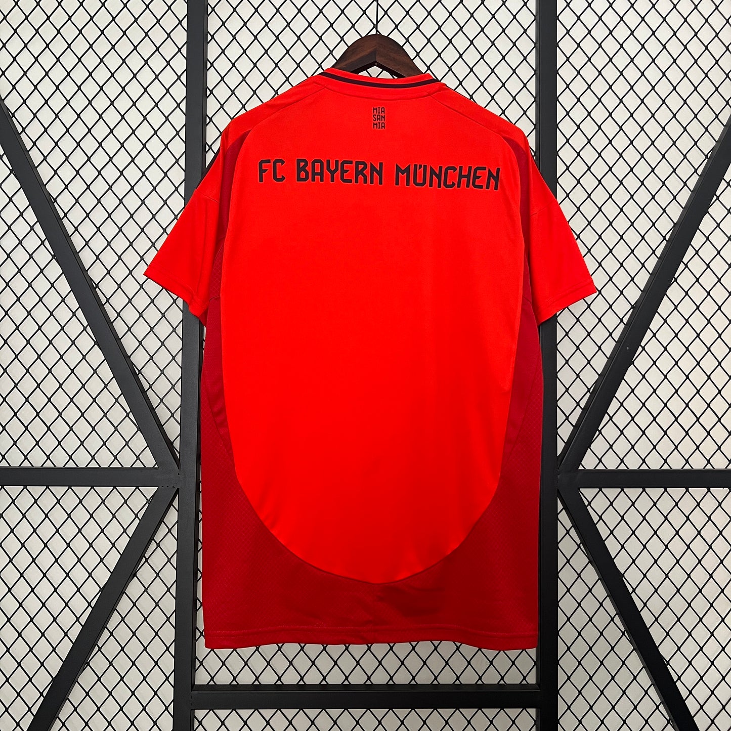 CAMISETA PRIMERA EQUIPACIÓN BAYERN MUNICH 24/25 VERSIÓN FAN