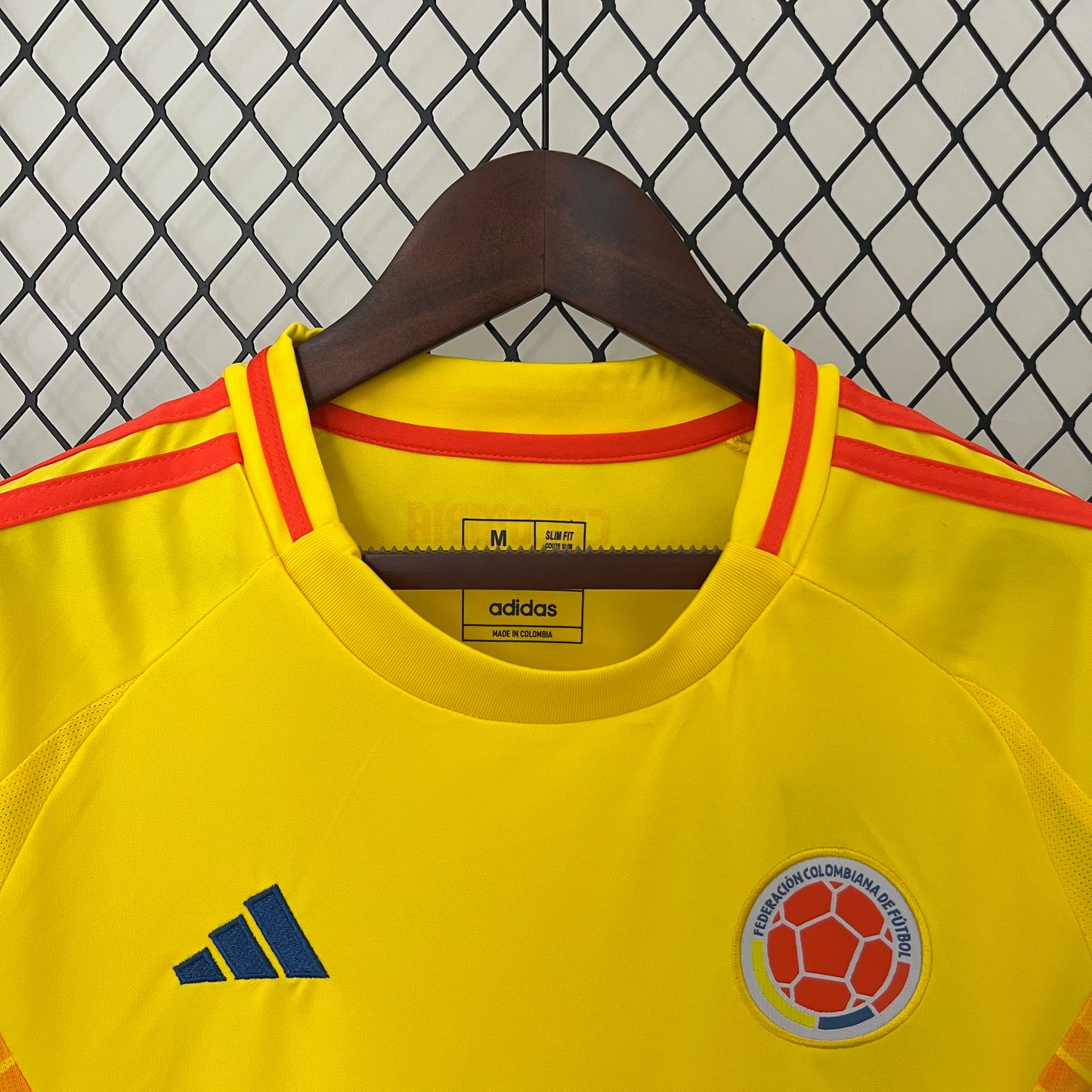 CAMISETA PRIMERA EQUIPACIÓN COLOMBIA 2024 VERSIÓN FEMENINA