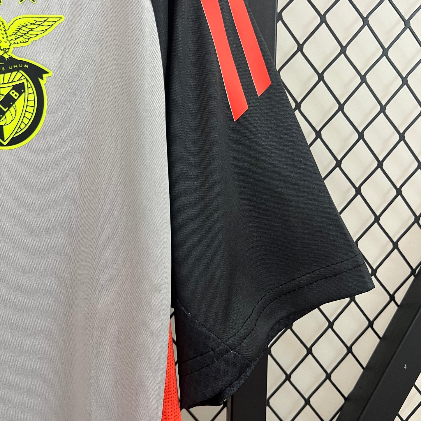 CAMISETA ENTRENAMIENTO BENFICA 24/25 VERSIÓN FAN