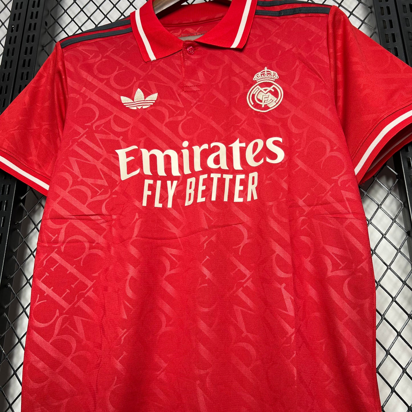 CAMISETA CONCEPTO REAL MADRID 24/25 VERSIÓN FAN