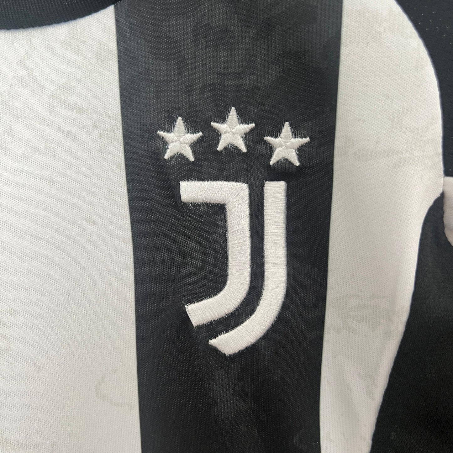 CAMISETA PRIMERA EQUIPACIÓN JUVENTUS 24/25 VERSIÓN INFANTIL