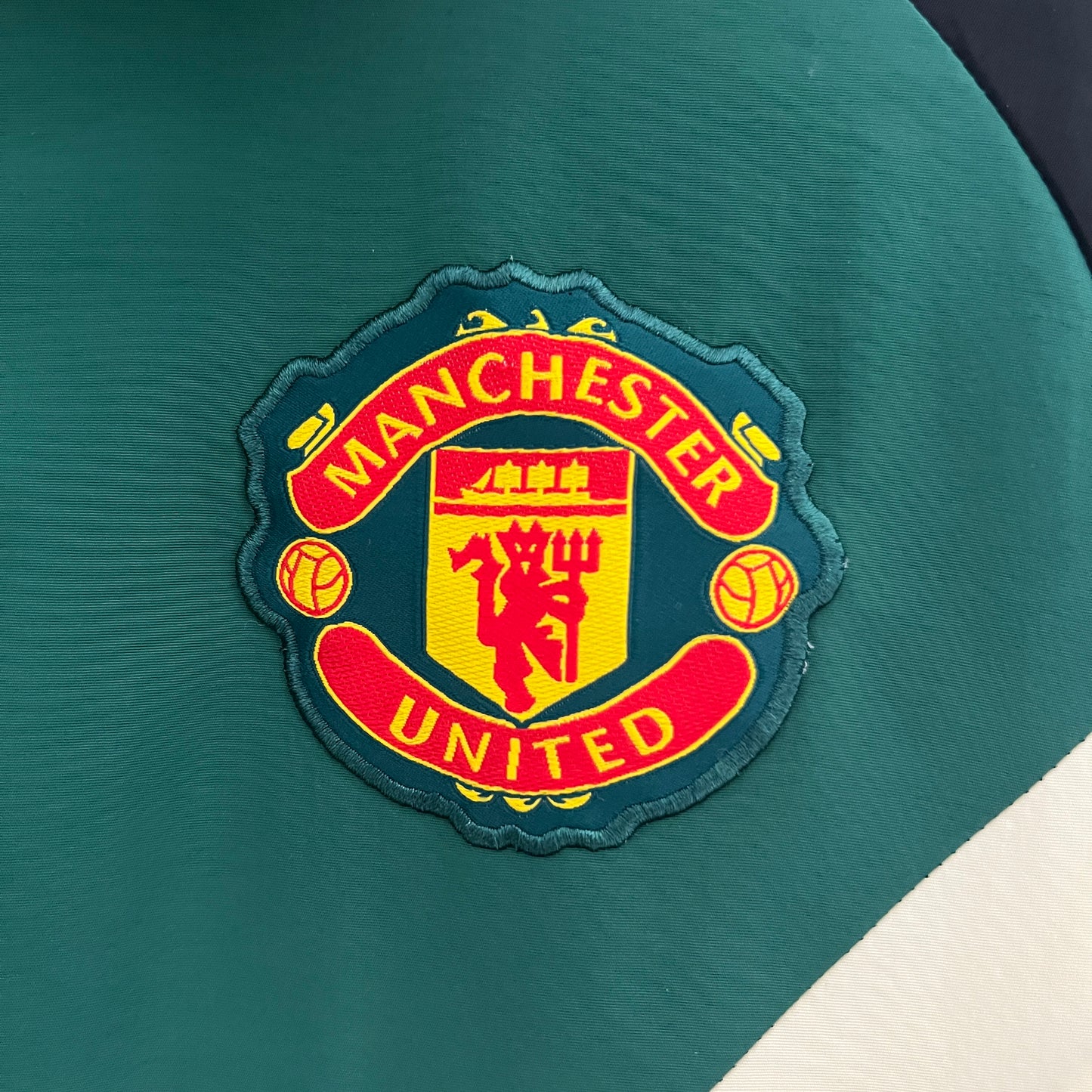 CORTAVIENTOS MANCHESTER UNITED REVERSIBLE