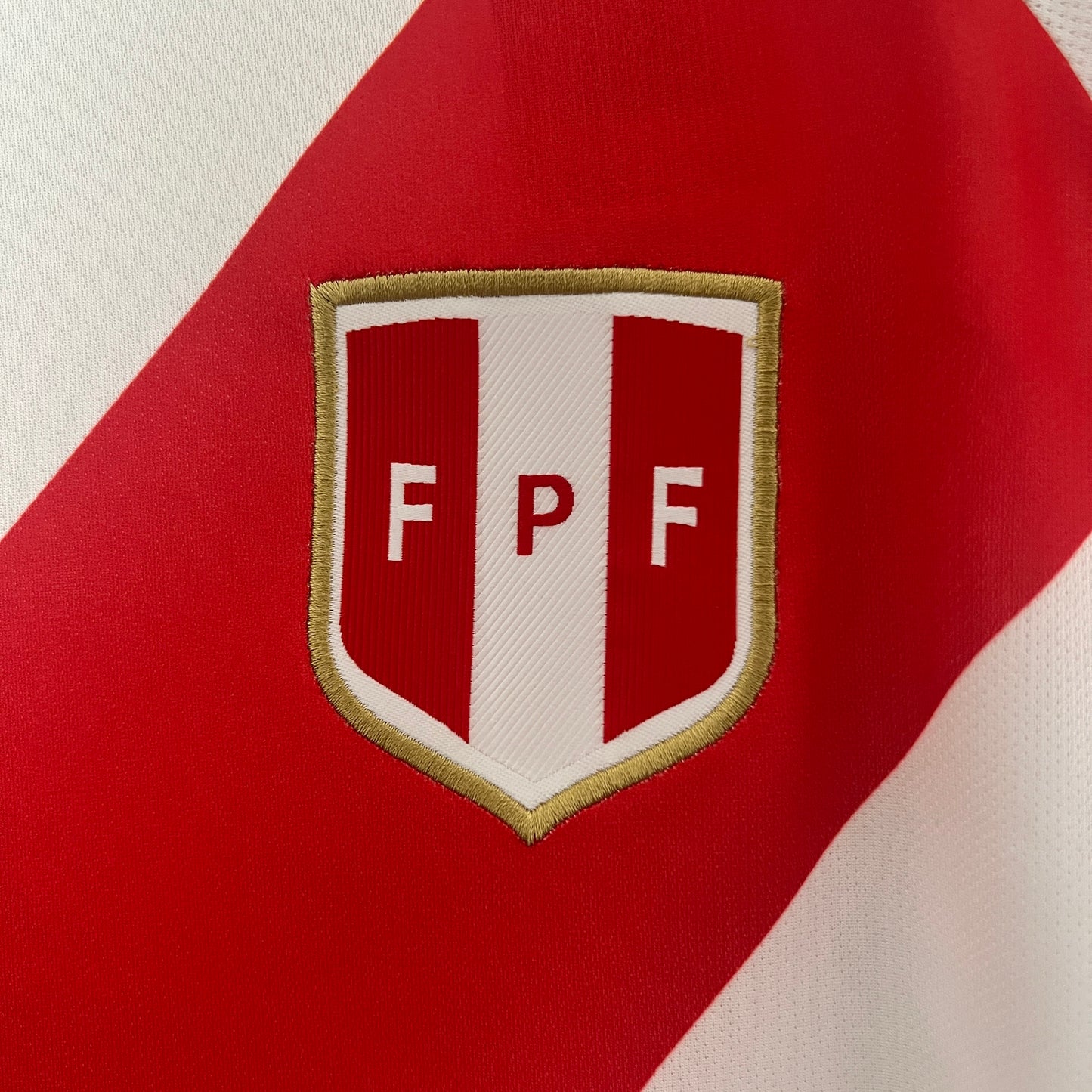 CAMISETA PRIMERA EQUIPACIÓN PERÚ 2024 VERSIÓN FAN