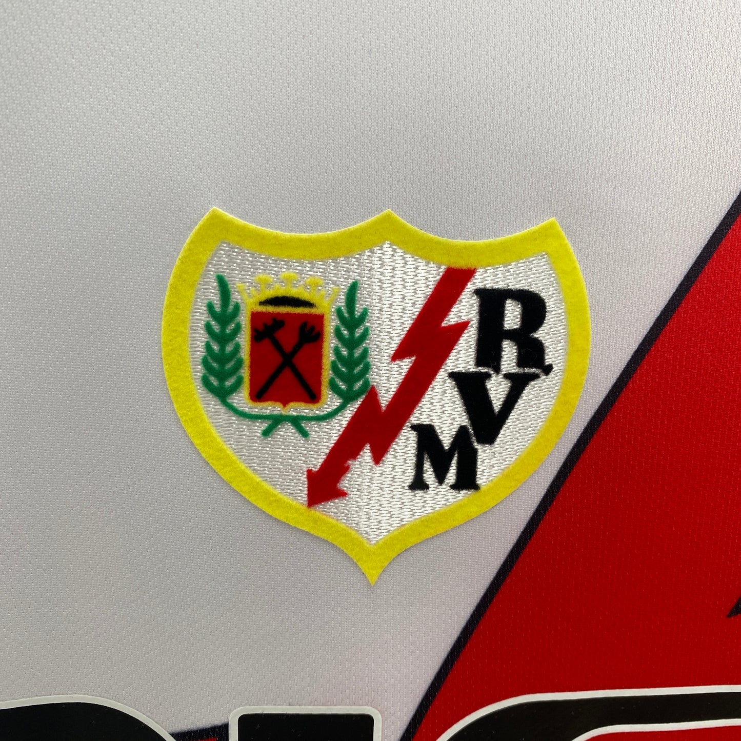 CAMISETA PRIMERA EQUIPACIÓN RAYO VALLECANO 24/25 VERSIÓN FAN