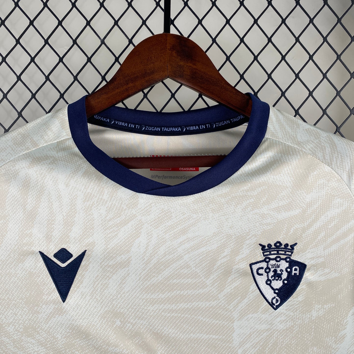 CAMISETA SEGUNDA EQUIPACIÓN OSASUNA 24/25 VERSIÓN FAN