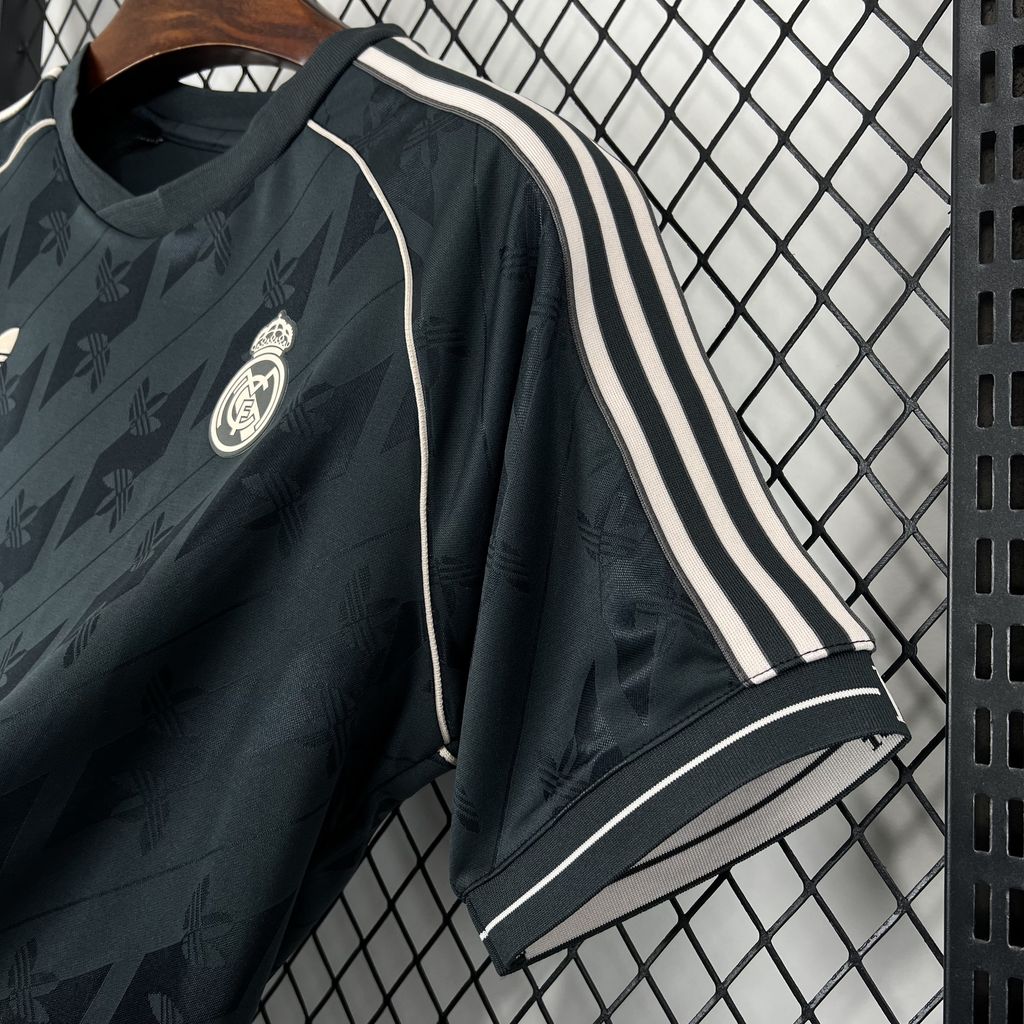 CAMISETA EDICIÓN ESPECIAL REAL MADRID 24/25 VERSIÓN FAN