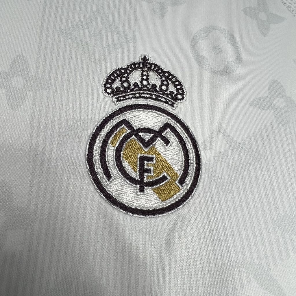 CAMISETA CONCEPTO REAL MADRID 24/25 VERSIÓN FAN