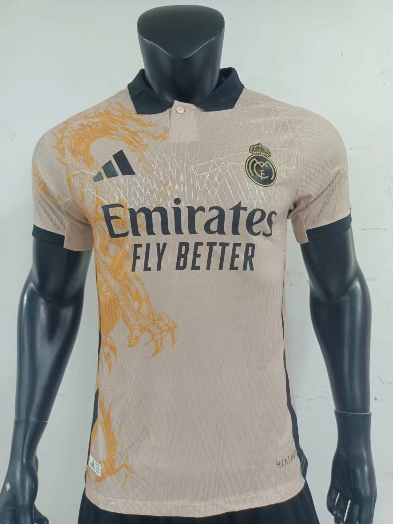 CAMISETA CONCEPTO REAL MADRID 24/25 VERSIÓN JUGADOR