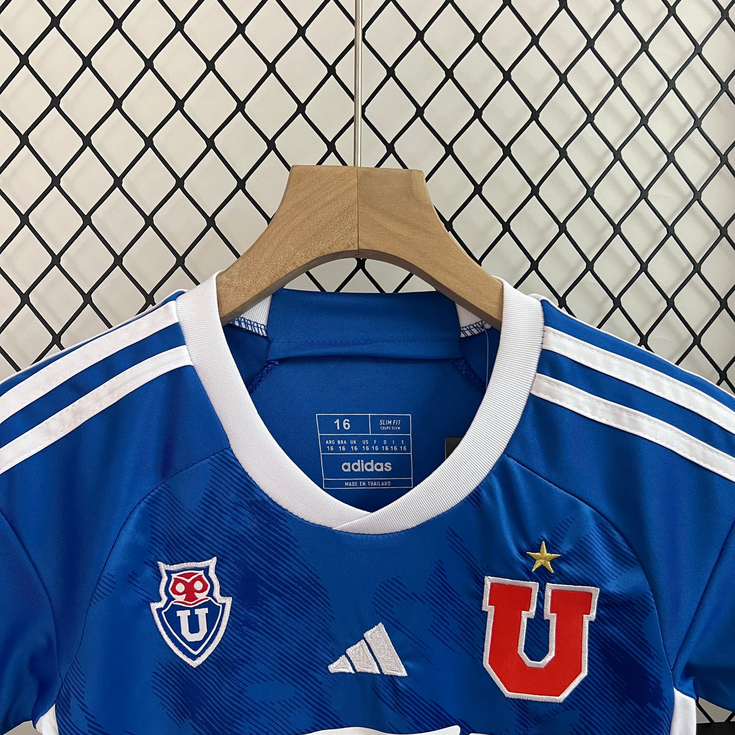 CAMISETA PRIMERA EQUIPACIÓN U. DE CHILE 2024 VERSIÓN INFANTIL