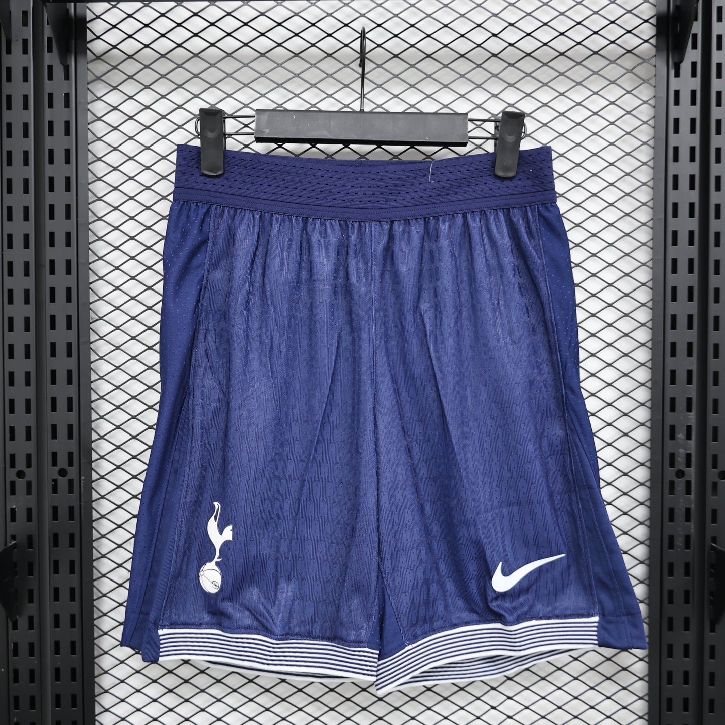 SHORTS PRIMERA EQUIPACIÓN TOTTENHAM 24/25 VERSIÓN JUGADOR