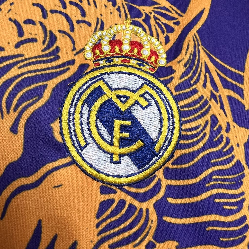 CAMISETA CONCEPTO REAL MADRID 24/25 VERSIÓN FAN