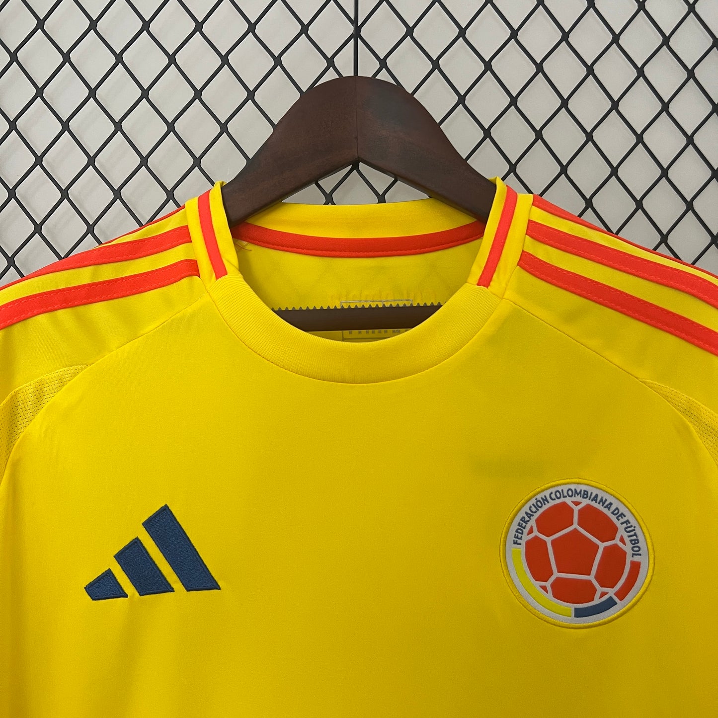 CAMISETA PRIMERA EQUIPACIÓN COLOMBIA 2024 VERSIÓN FAN