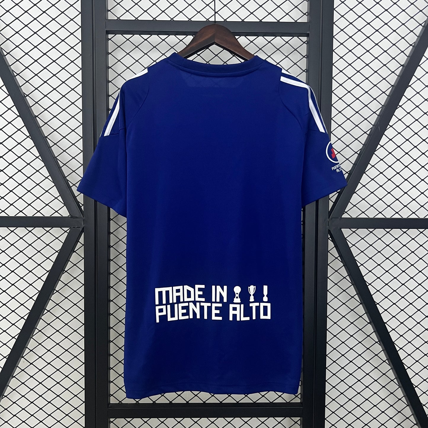 CAMISETA CONCEPTO U. DE CHILE 2025 VERSIÓN FAN