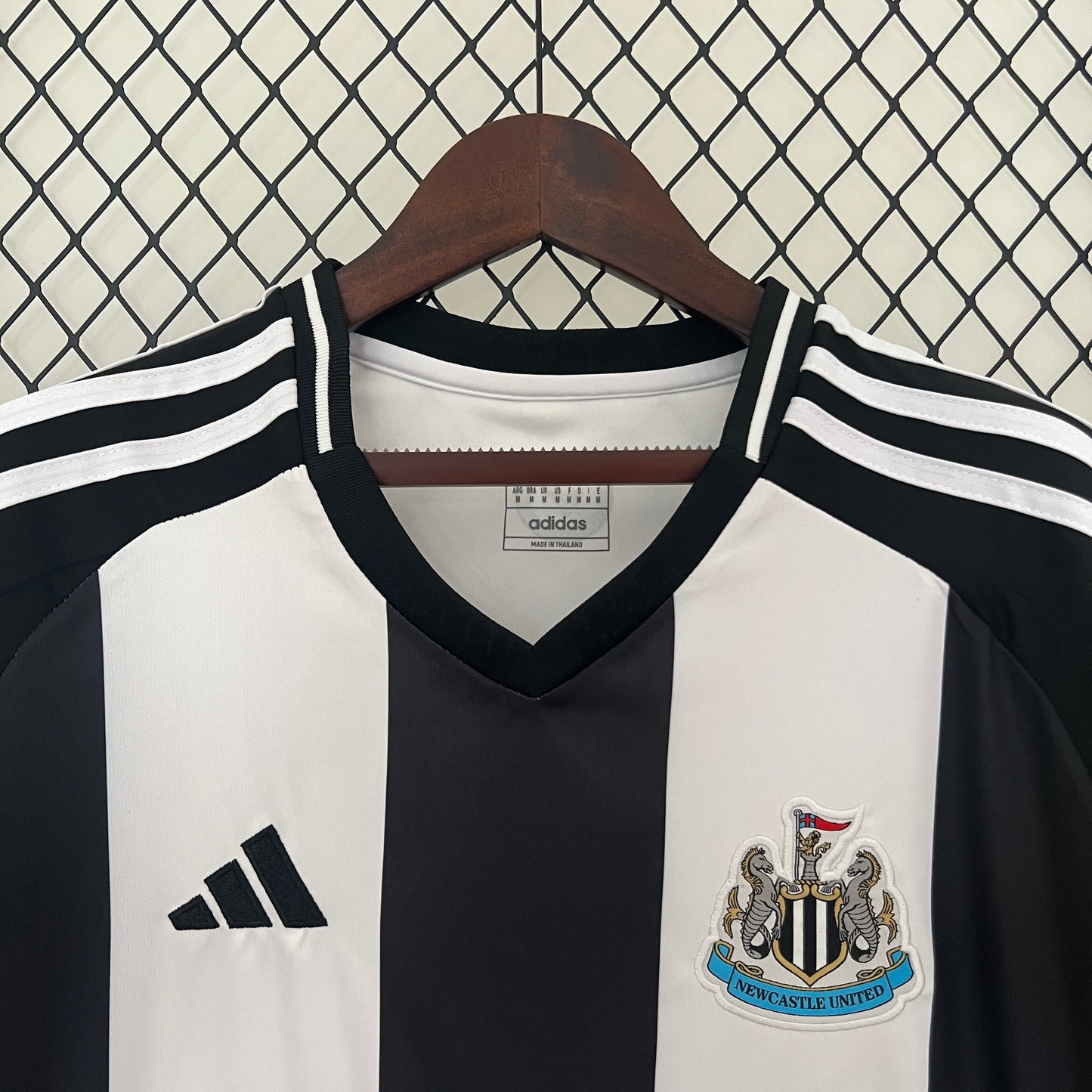 CAMISETA PRIMERA EQUIPACIÓN NEWCASTLE 24/25 VERSIÓN FAN