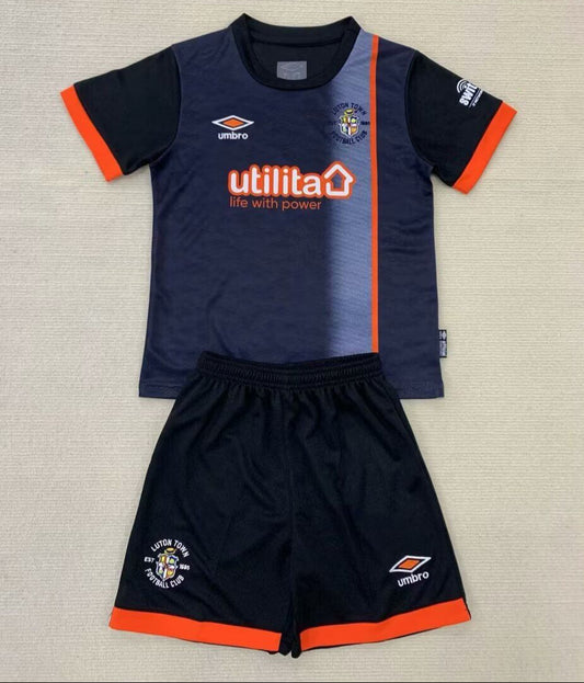 CAMISETA SEGUNDA EQUIPACIÓN LUTON TOWN 24/25 VERSIÓN INFANTIL