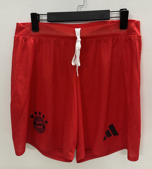 SHORTS PRIMERA EQUIPACIÓN BAYERN MUNICH 24/25 VERSIÓN JUGADOR