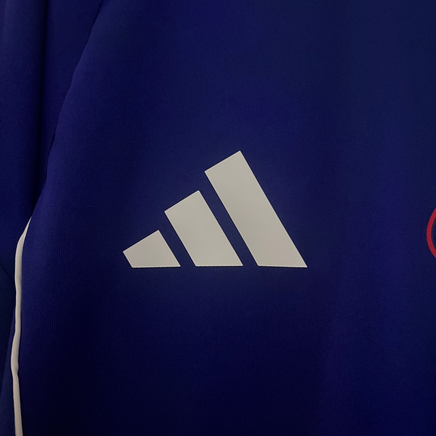 CAMISETA CONCEPTO U. DE CHILE 2025 VERSIÓN FAN