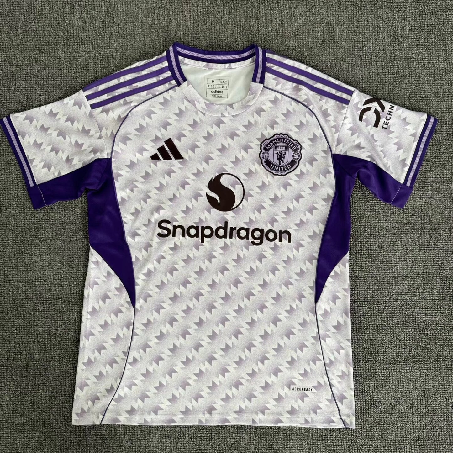 CAMISETA SEGUNDA EQUIPACIÓN MANCHESTER UNITED 25/26 VERSIÓN FAN