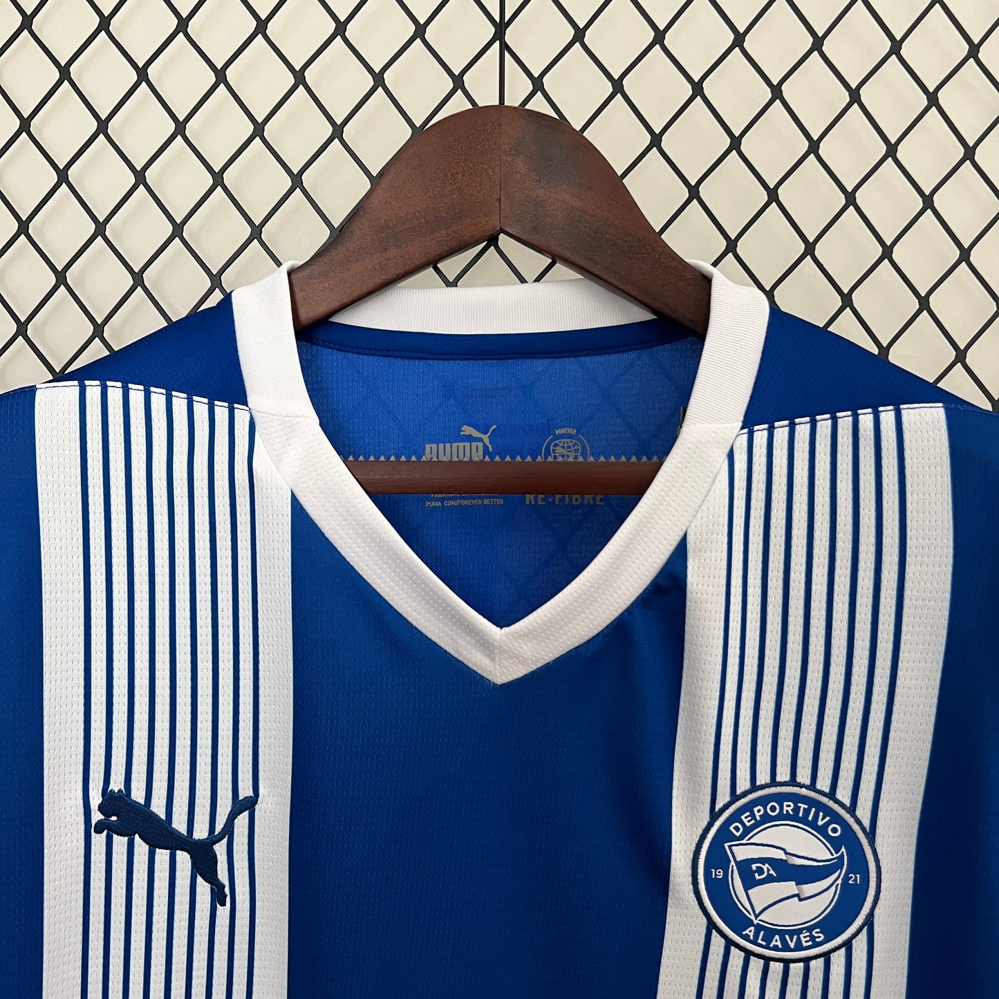 CAMISETA PRIMERA EQUIPACIÓN ALAVÉS 24/25 VERSIÓN FAN