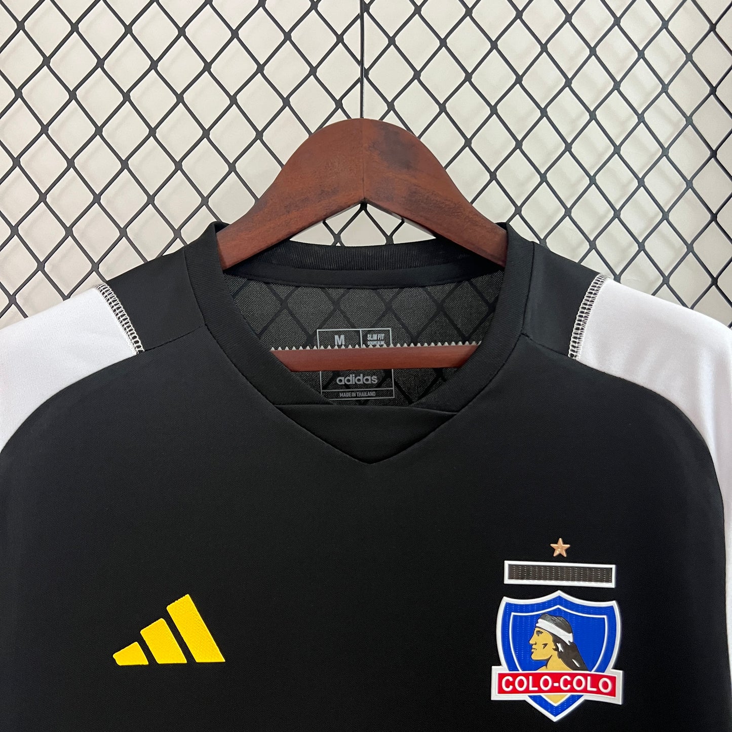 CAMISETA ENTRENAMIENTO COLO COLO 2024 VERSIÓN FAN