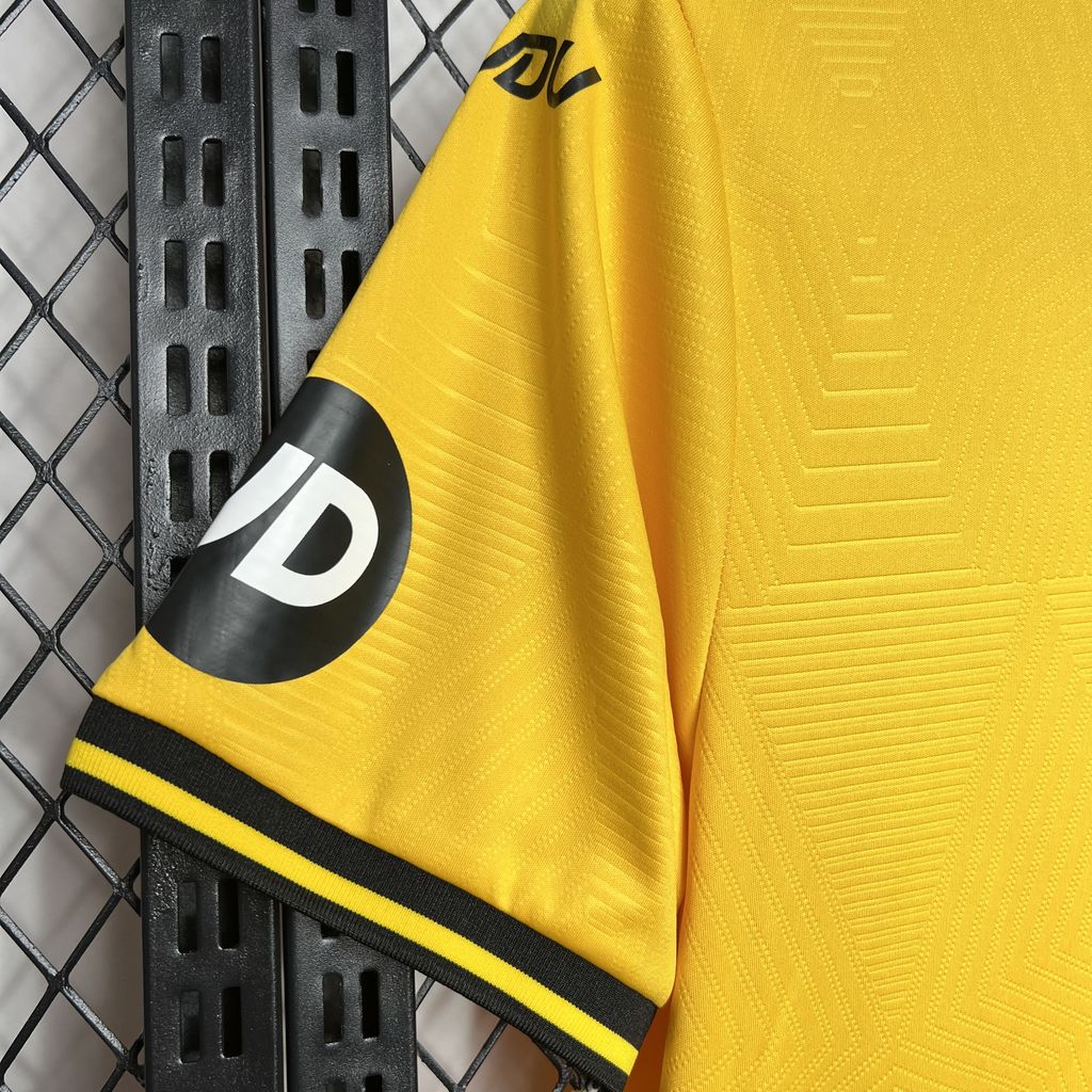 CAMISETA PRIMERA EQUIPACIÓN WOLVERHAMPTON 24/25 VERSIÓN FAN