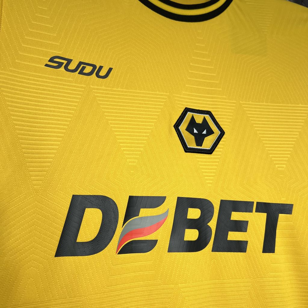 CAMISETA PRIMERA EQUIPACIÓN WOLVERHAMPTON 24/25 VERSIÓN FAN