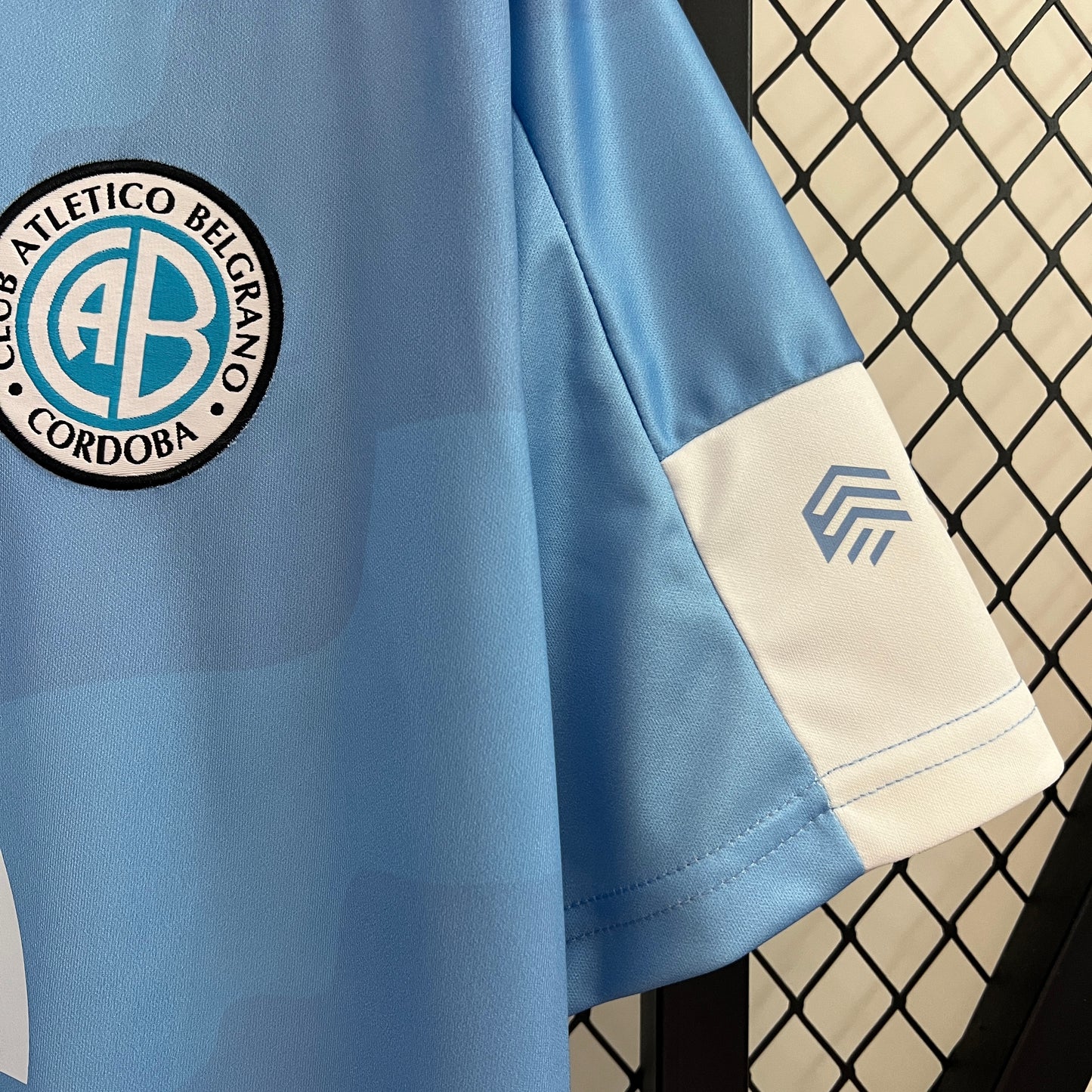 CAMISETA PRIMERA EQUIPACIÓN BELGRANO 2024 VERSIÓN FAN