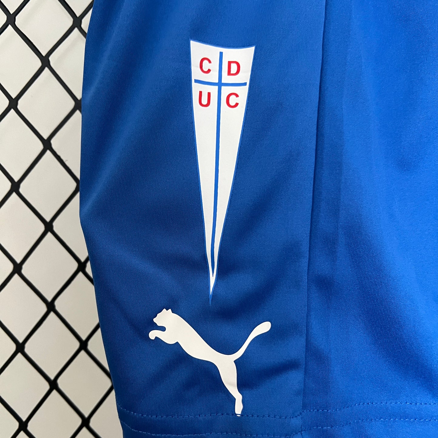 CAMISETA PRIMERA EQUIPACIÓN U. CATÓLICA 2024 VERSIÓN INFANTIL