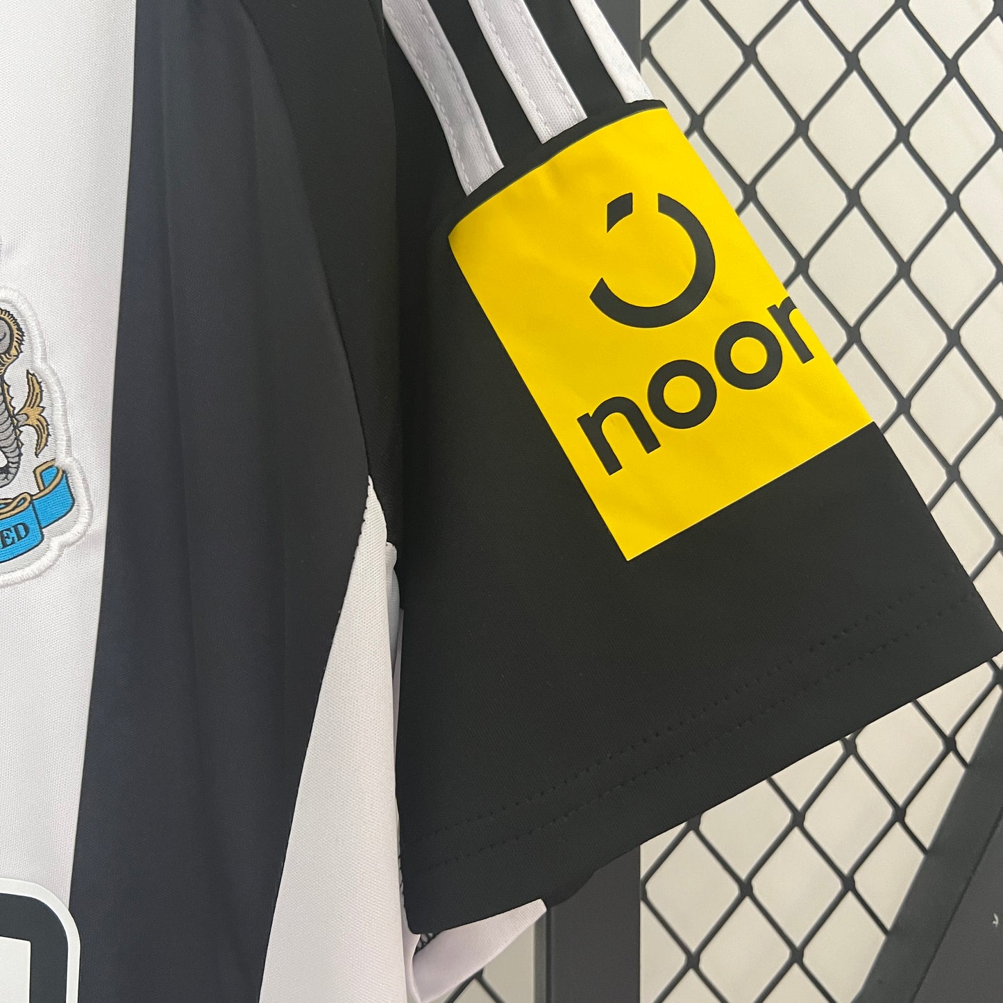 CAMISETA PRIMERA EQUIPACIÓN NEWCASTLE 24/25 VERSIÓN FAN