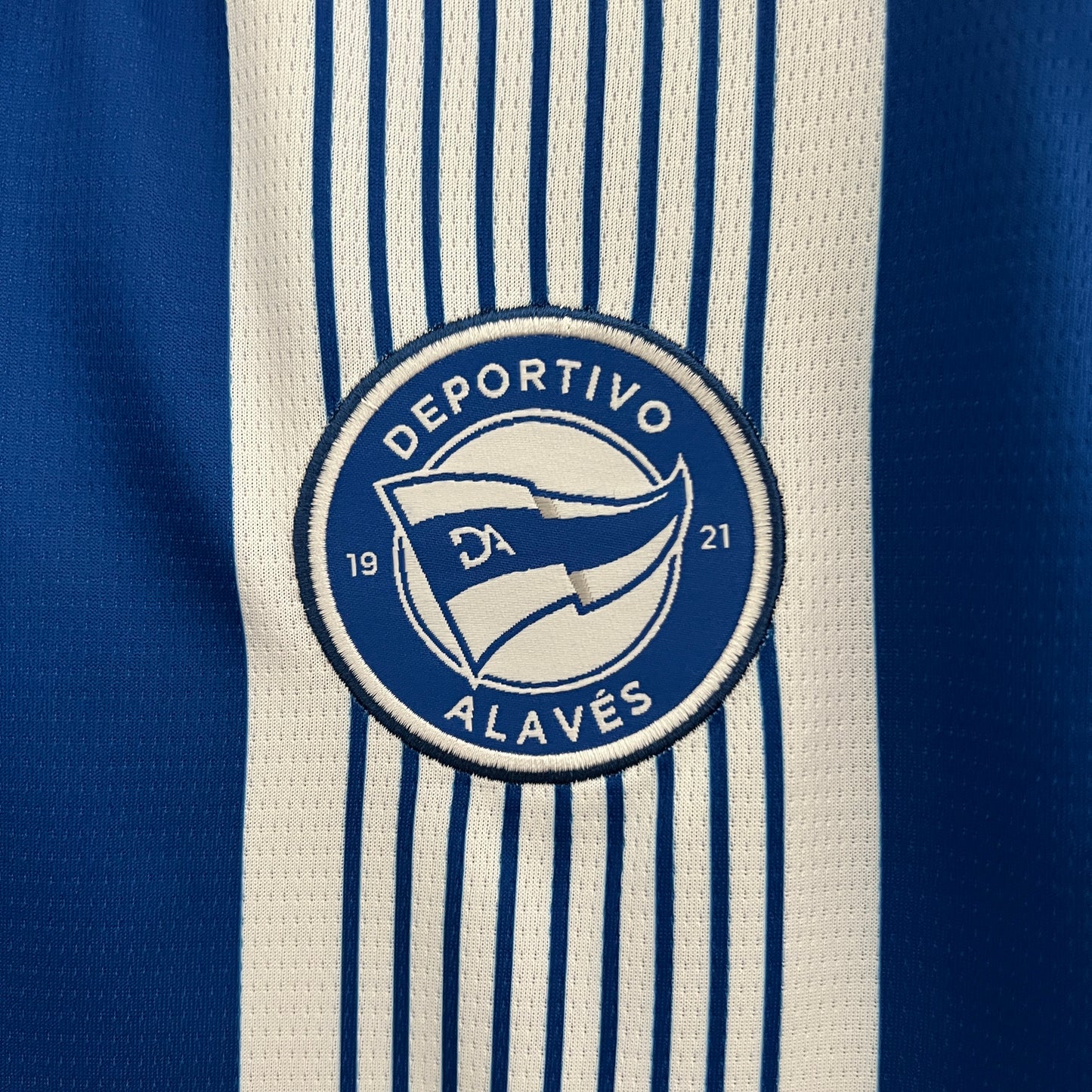 CAMISETA PRIMERA EQUIPACIÓN ALAVÉS 24/25 VERSIÓN FAN