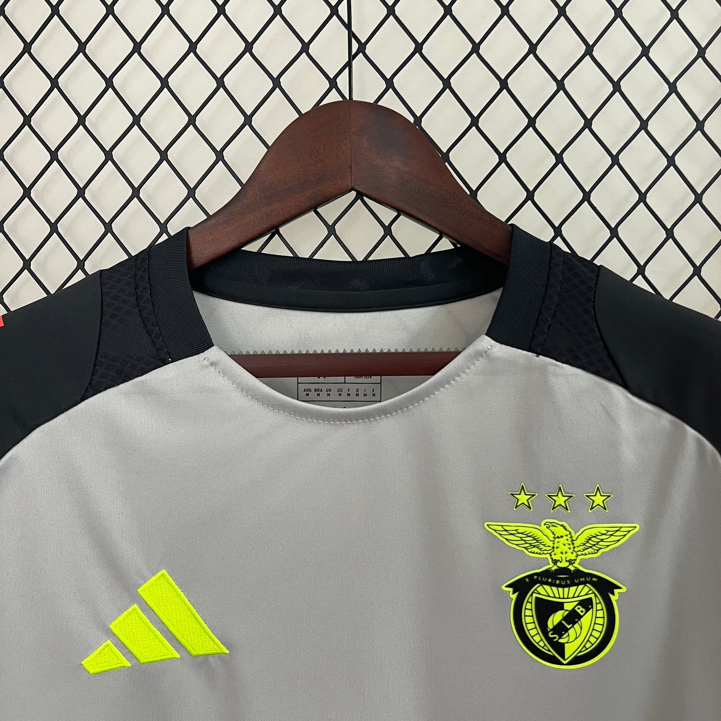 CAMISETA ENTRENAMIENTO BENFICA 24/25 VERSIÓN FAN