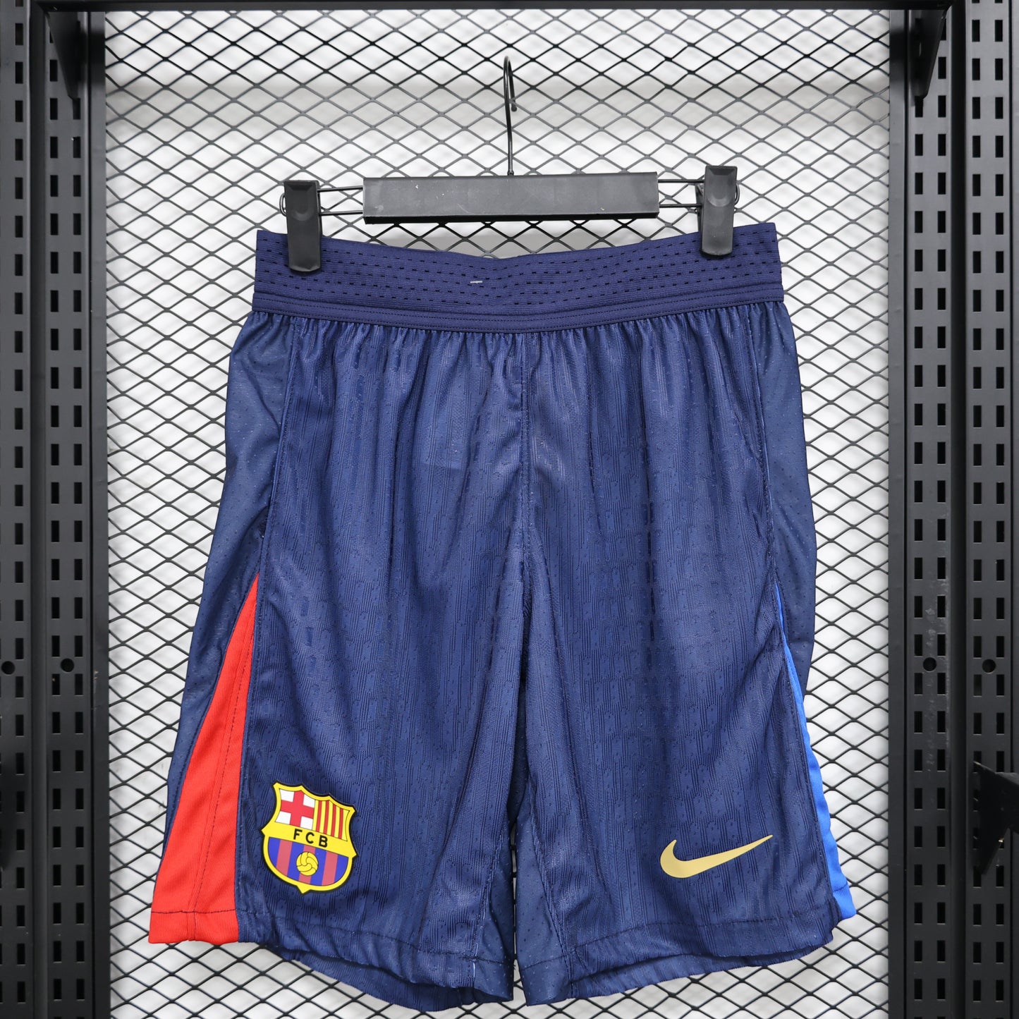 SHORTS PRIMERA EQUIPACIÓN BARCELONA 24/25 VERSIÓN JUGADOR