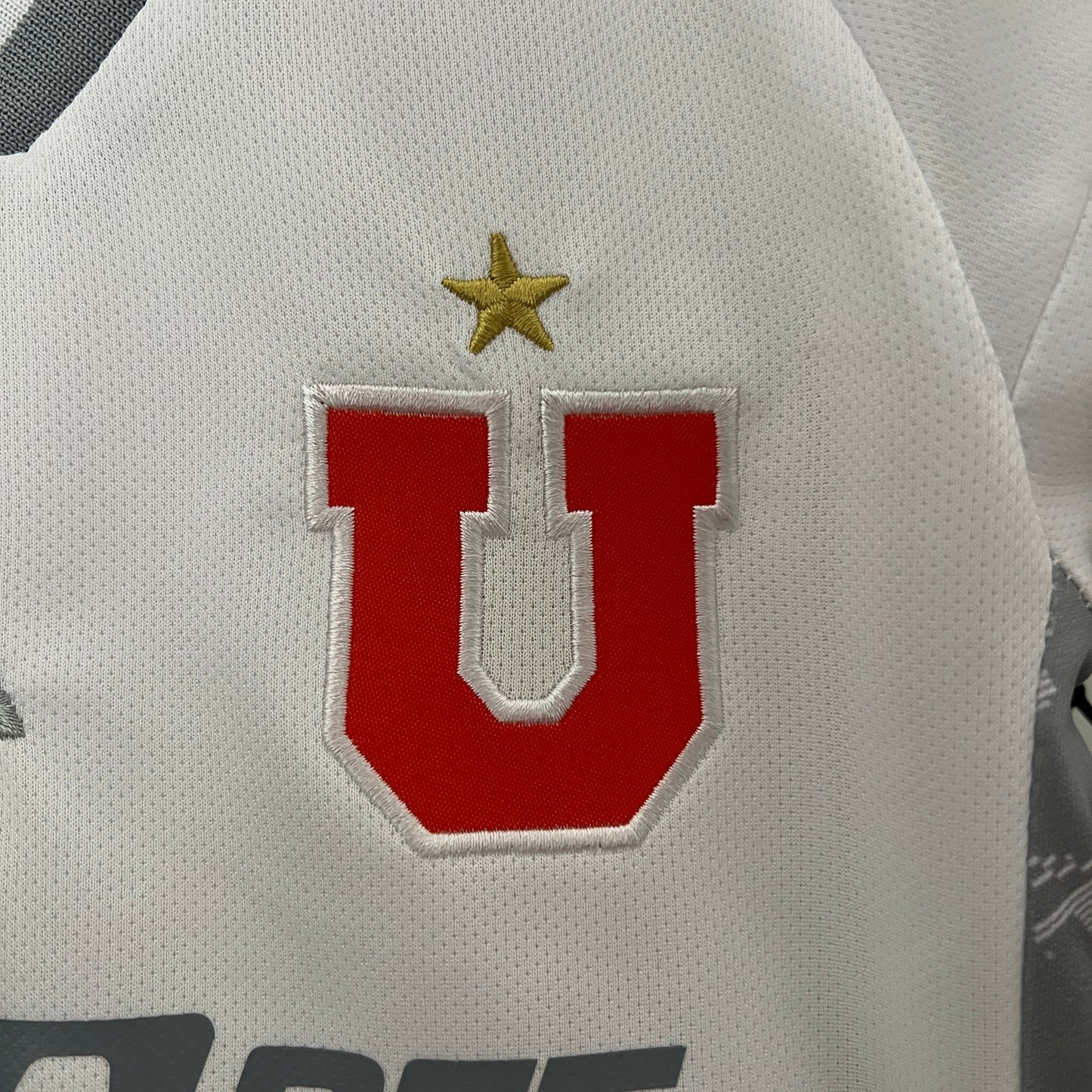 CAMISETA SEGUNDA EQUIPACIÓN U. DE CHILE 2024 VERSIÓN INFANTIL